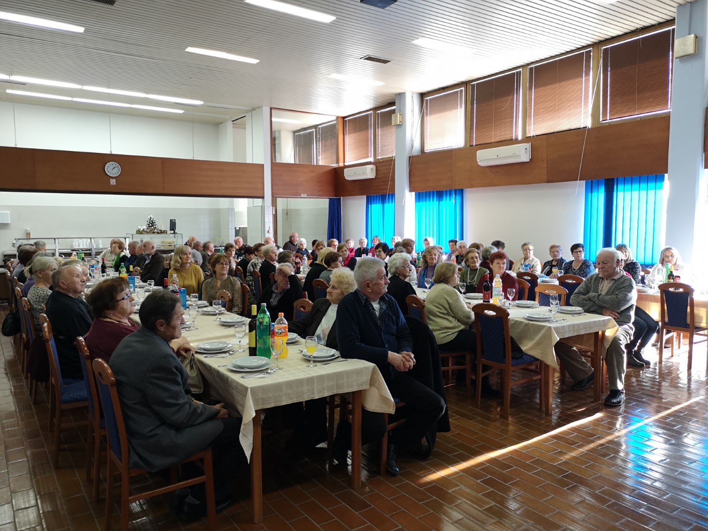TRADICIONALNI BOŽIĆNI DOMJENAK UMIROVLJENIKA NEUROPSIHIJATRIJSKE BOLNICA DR. IVAN BARBOT POPOVAČA 10.12.2019.