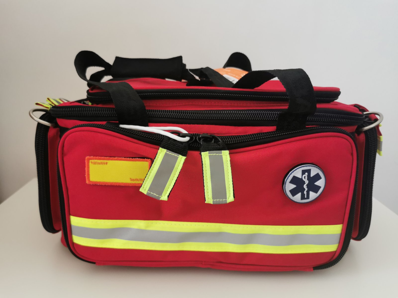 NABAVA PROFESIONALNIH TORBI ZA BOLNIČKE ODJELE I SANITETSKA VOZILA